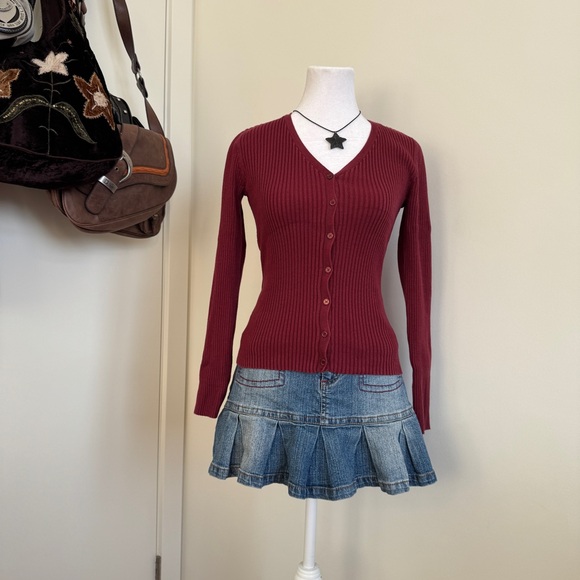 ❌SOLD❌ Smart Set Vintage Deep Red V-Neck Cardigan - Picture 9 of 9